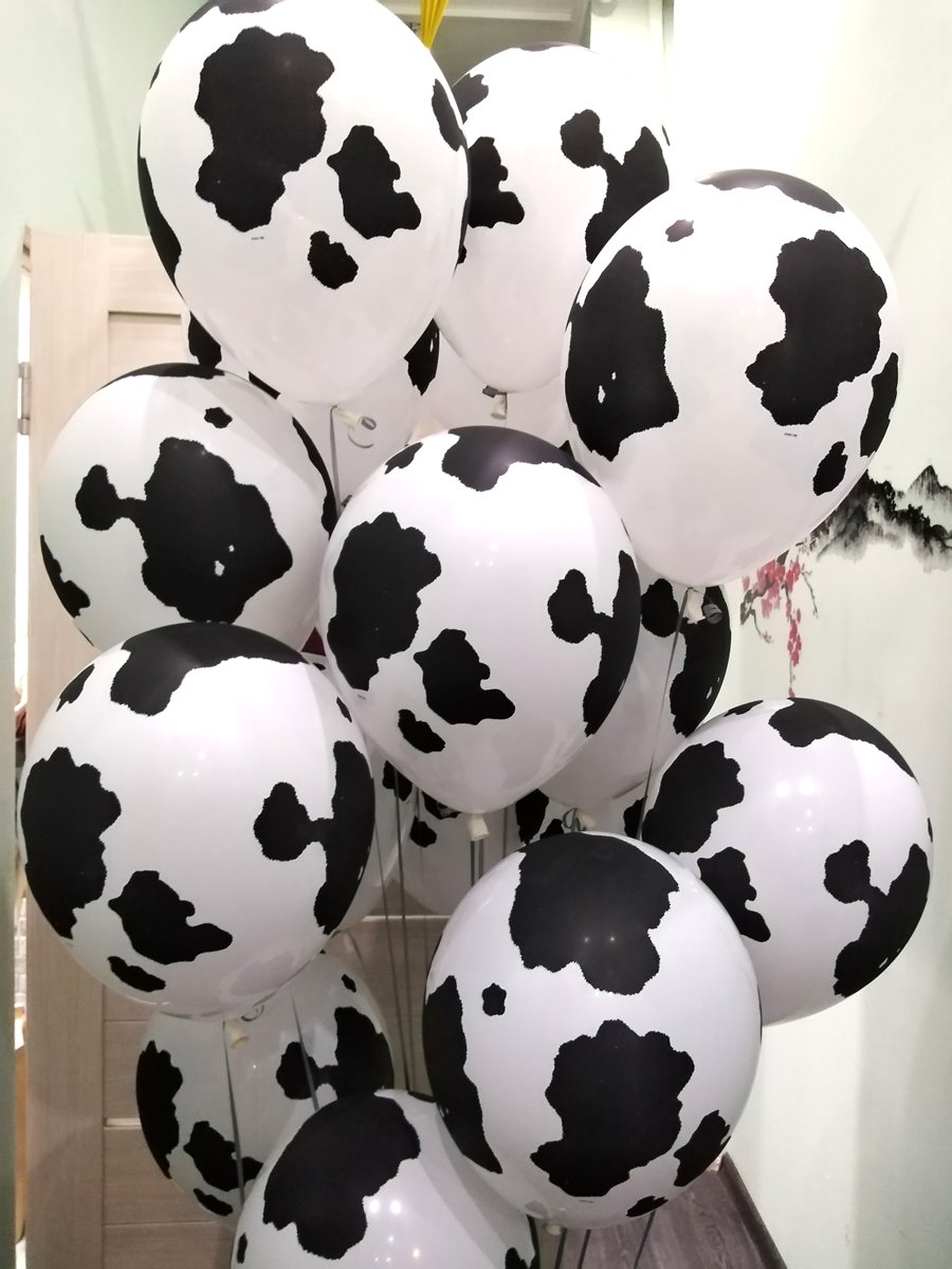Воздушные гелевые шары пятна коровы.