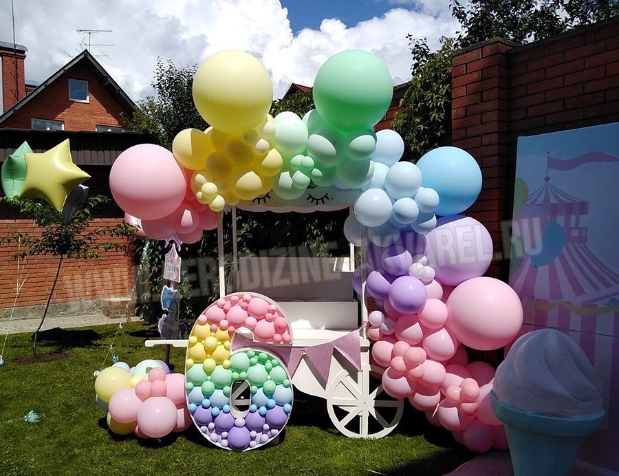Оформление воздушными шарами с тележкой для  Кенди бара.