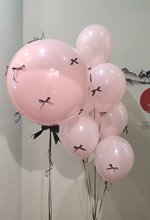 Набор воздушных шаров "стеклянный" с черными бантиками.