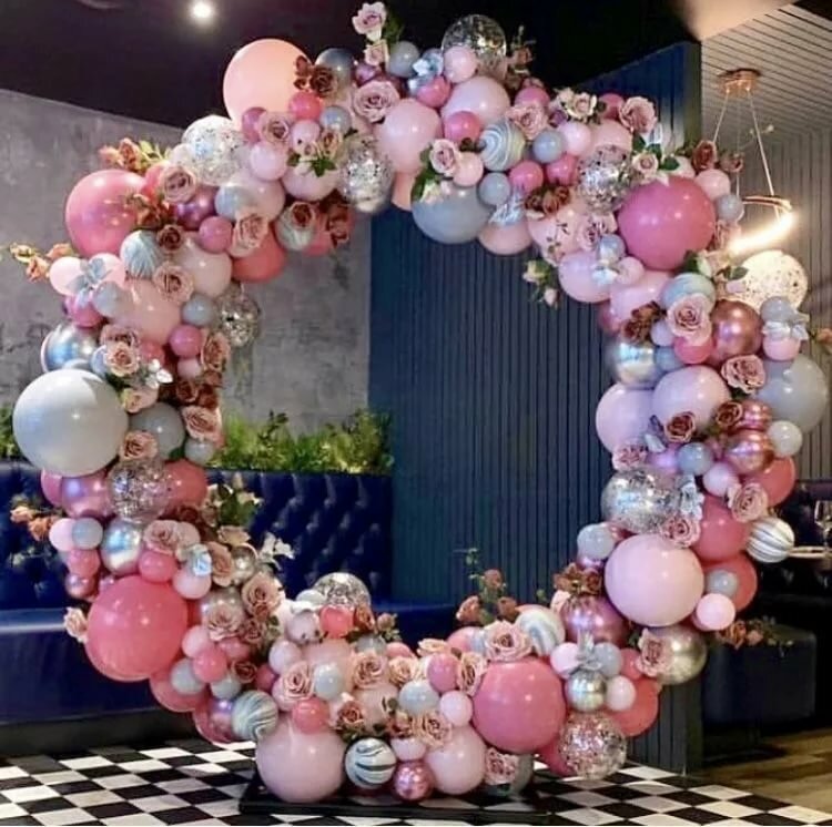 круглая фотозона с воздушными шарами, воздушные шары на свадьбу, украшение свадьбы воздушными шарами